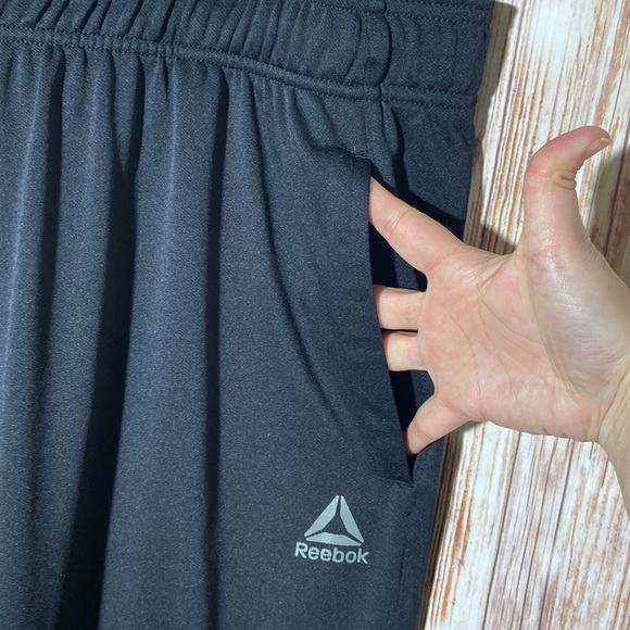 Reebok Men’s Black Sweatpants Wideleg Jogger Logo Zipper Pockets Size 2XL - Picture 3 of 9